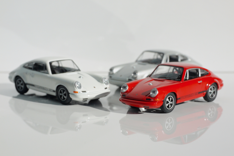 Illustration for article titled Kyosho Porsche 3 1/64 #86 - Projekt RennSport Käfer #8 - 1967 Porsche 911r